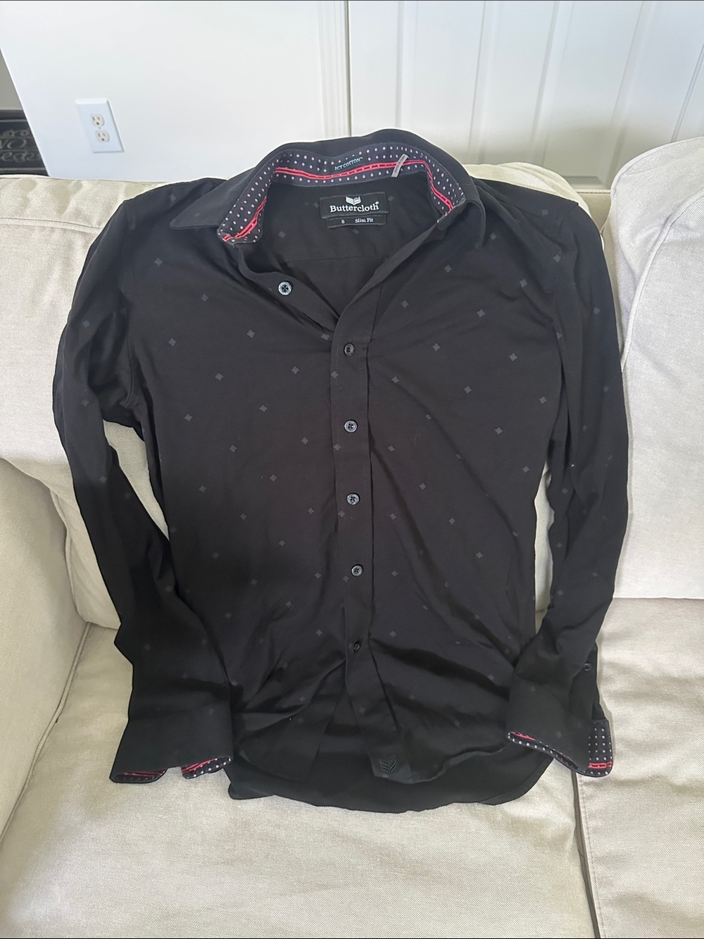 Men's Black Long-Sleeve Button-Up Shirt
